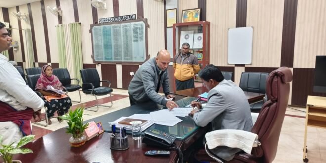   जिला पदाधिकारी ने आम नागरिकों से सीधे मुलाकात कर उनकी समस्याओं को गंभीरतापूर्वक सुना एवं समाधान किया।   