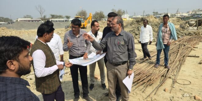 • डीएम ने दिल्ली मोड़ पर निर्माणाधीन बस स्टैंड पर चल रहे कार्यों का किये निरीक्षण