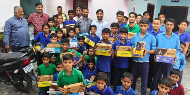 कामेश्वरी प्रिया राजकीय मूक-बधिर विद्यालय, दरभंगा के छात्रों के बीच जूते-चप्पल का किया गया वितरण 