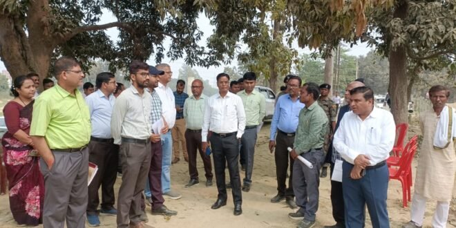 डीएम ने किया प्राथमिक विद्यालय विरणपट्टी के स्थल का निरीक्षण,नए भवन निर्माण की प्रक्रिया तेज करने के निर्देश… 