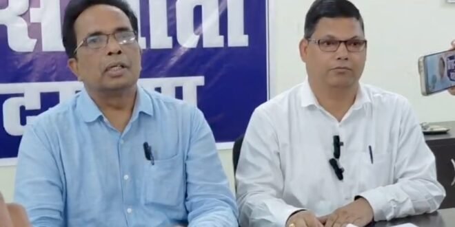 • दरभंगा  जिला आपूर्ति पदाधिकारी  सुरेश कुमार ने जिले में एलपीजी गैस आपूर्ति को लेकर प्रेस वार्ता किए।  • गैस एजेंसियों द्वारा होम डिलीवरी सेवा प्रारंभ की गई है । इससे उपभोक्ताओं को गैस सिलेंडर की आपूर्ति अब सीधे उनके घर तक हो सकेगी।   