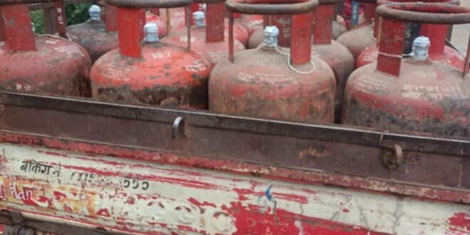 • 21 मार्च को 10,186 से अधिक गैस सिलेंडरों का किया गया वितरण      • 22 मार्च को 23,672 गैस सिलेंडर वितरण होने की है संभावना