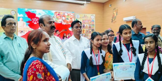 • बिहार दिवस के अवसर पर चयनित अभ्यर्थियों को प्रदान किया गया नियुक्ति/ नियोजन पत्र… 