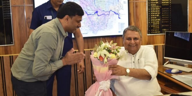 • बिहार सरकार के जल संसाधन विभाग में सरायरंजन विधायक विजय कुमार चौधरी ने पदभार ग्रहण किया।    • रिपोर्ट- निरंजन जायसवाल ब्यूरो चीफ