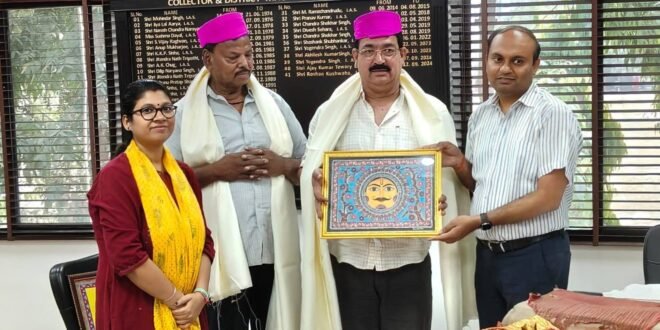 समस्तीपुर में 77 पांडुलिपियां संरक्षित डीएम ने घर-घर से इतिहास खोजने की अपील किया     रिपोर्ट- निरंजन जायसवाल