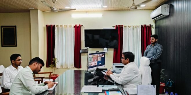 • प्रमंडल के सभी थानों में सीसीटीवी अधिष्ठापन की जांच करने ,विकास योजनाओं व विधि-व्यवस्था की आयुक्त ने की विस्तृत समीक्षा 