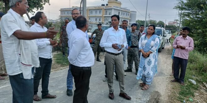 • प्रखंड-सह-अंचल कार्यालय निर्माण हेतु चिन्हित भूमि का जिलाधिकारी ने किया निरीक्षण, अधिकारियों को दिए आवश्यक निर्देश 