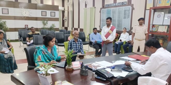 • डीएम की अध्यक्षता में हुई जनता दरबार,कई मामलों का किया त्वरित समाधान 