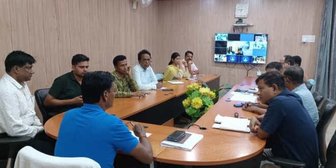 जिलाधिकारी ने वीडियो कॉन्फ्रेंसिंग के माध्यम से सभी प्रखंड विकास अधिकारी और वरीय अधिकारियों से सहयोग शिविर की तैयारी के संबंध में फीडबैक लिया।
