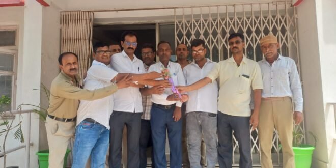 • डाक सेवक राज किशोर सहनी ने दरभंगा प्रधान डाकघर में प्रभार ग्रहण किया, कर्मियों ने किया भव्य स्वागत
