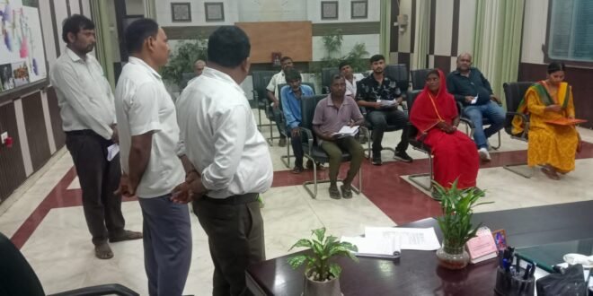 • डीएम की अध्यक्षता में दर्जनो आवेदनों की हुई सुनवाई और समाधान            