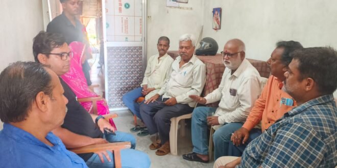 •  प्रभात खबर के पत्रकार विजय गुप्ता की गिरफ्तारी के खिलाफ पत्रकारों का आक्रोश, पत्नी बोलीं— “हर पल डर के साये में जी रही हूं