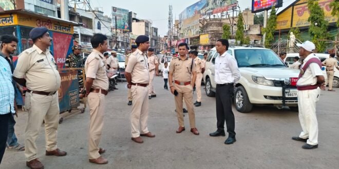 • मुहर्रम पर्व को शांतिपूर्ण एवं सौहार्दपूर्ण वातावरण में संपन्न कराने के लिए जिला प्रशासन के द्वारा सुरक्षा की अभूतपूर्व व्यवस्था की गई ।      • डीएम एवं एसएसपी ने शहर के विभिन्न जगहों का लगातार निरीक्षण किये । 