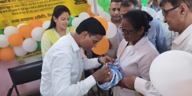 • दरभंगा में पाँच दिवसीय पल्स पोलियो अभियान का शुभारंभ      • डीएम ने नवजात को पोलियो की खुराक पिलाकर किया अभियान का शुभारंभ 