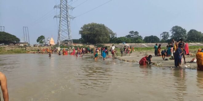 मलमास के अंतिम दिन कमला नदी में उमड़ी आस्था का जनसैलाब, हजारों श्रद्धालुओं ने लगाई आस्था की डुबकी