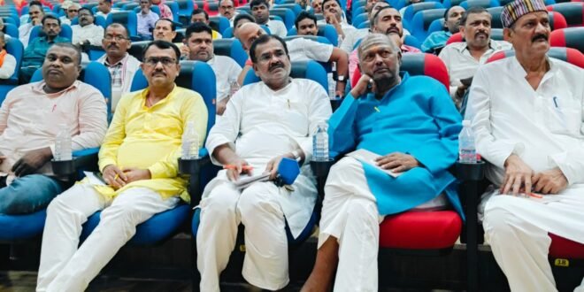दरभंगा में रैयाम एवं सकरी चीनी मिल के लिए गन्ना क्षेत्र विस्तार विशेष अभियान के तहत एक दिवसीय कार्यशाला का आयोजन किया गया। 