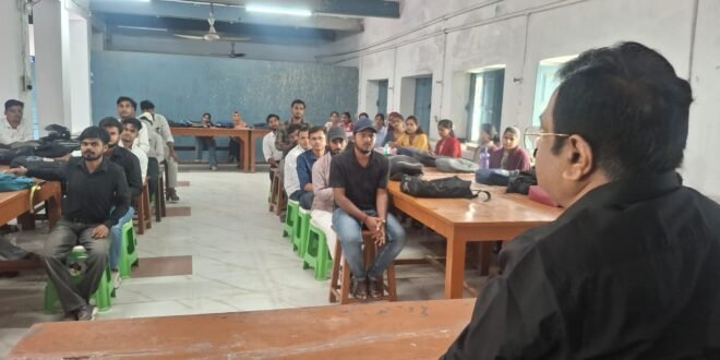 • सी.एम. साइंस कॉलेज में सजी दीक्षारंभ कक्षा       • एमएससी प्रथम सेमेस्टर सत्रः 2026-28 के छात्रों के लिए इन्डक्शन क्लास हुआ आयोजित