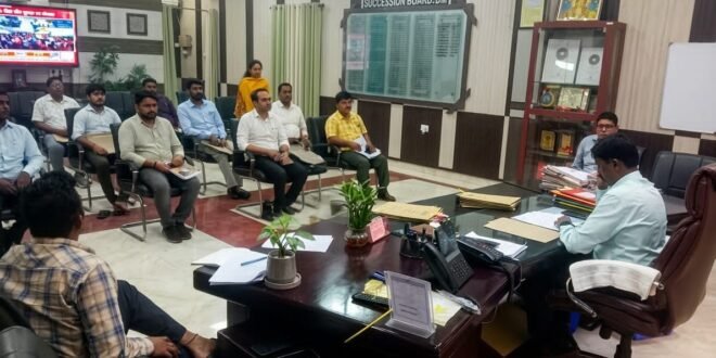 • सहयोग पोर्टल पर प्राप्त आवेदनों के त्वरित निष्पादन को लेकर डीएम ने की समीक्षा बैठक 