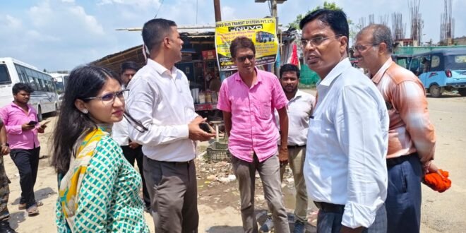 • डीएम ने दिल्ली मोड़ बस स्टैंड में चल रहे कार्यों का किये निरीक्षण 