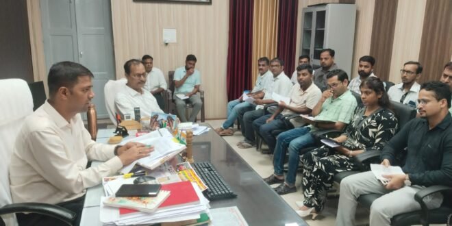 • दरभंगा SDO सदर ने राशन कार्ड निर्माण कार्य का किये समीक्षा  •  एसडीओ ने ई-केवाईसी और लंबित आवेदनों के त्वरित निष्पादन को लेकर दिए निर्देश 